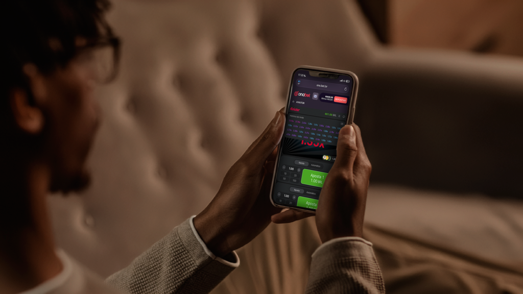 Jogando no celular app da lottu